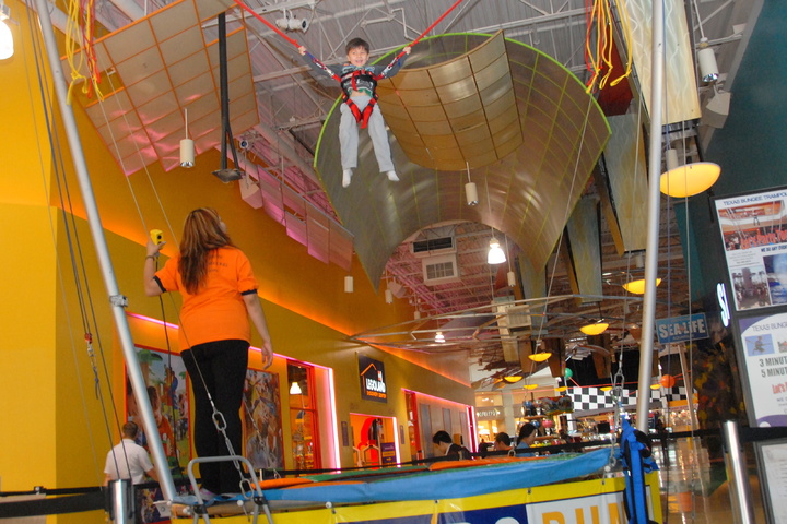 mall bungee trampoline