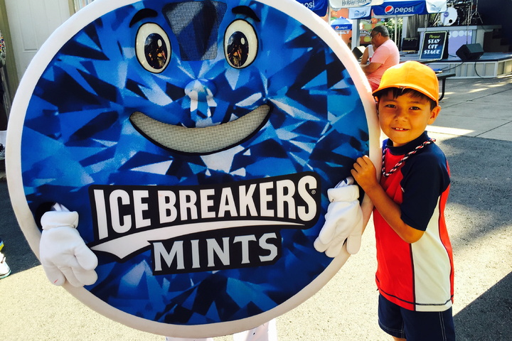 Metting the Ice Breakers mascot
