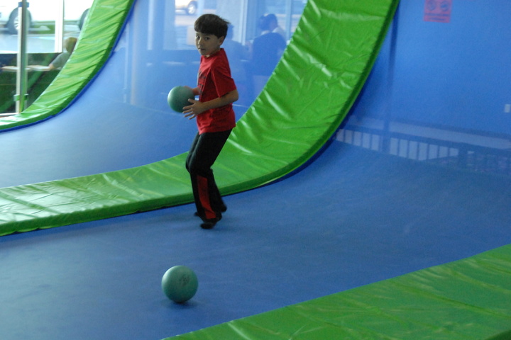 trampoline dodge ball