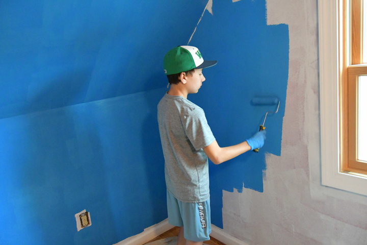 painting his room