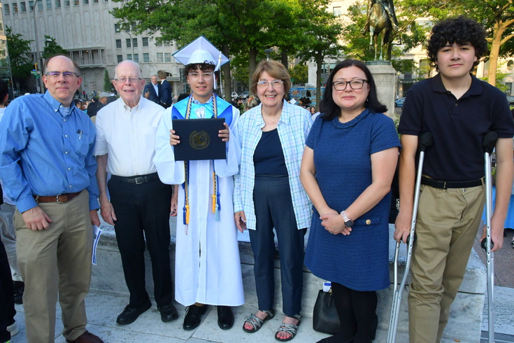 gratuation with family