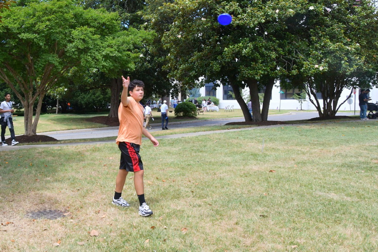 Frisbee tossing